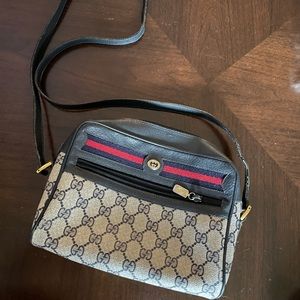 Vintage Gucci blue leather bag with strap